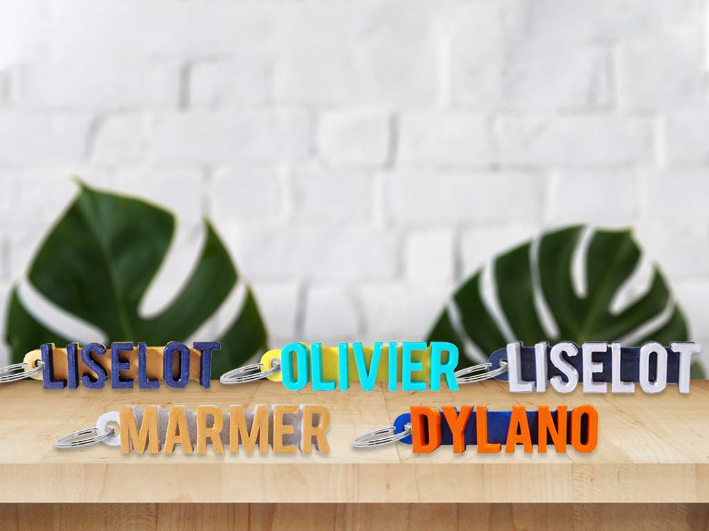 Sleutelhanger met naam – twee kleuren