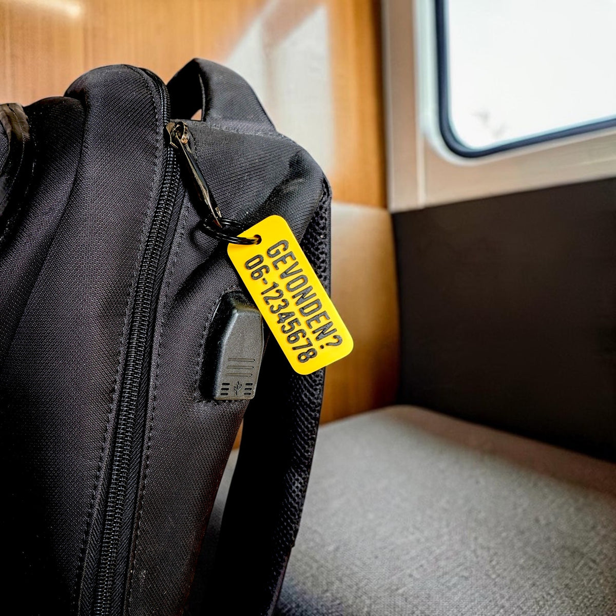 Sleutelhanger met naam en telefoonnummer