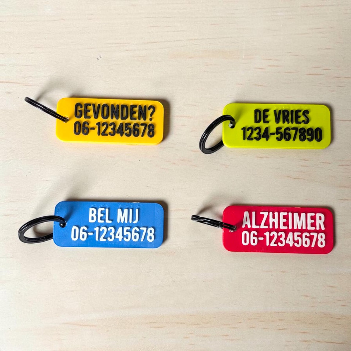 Sleutelhanger met naam en telefoonnummer